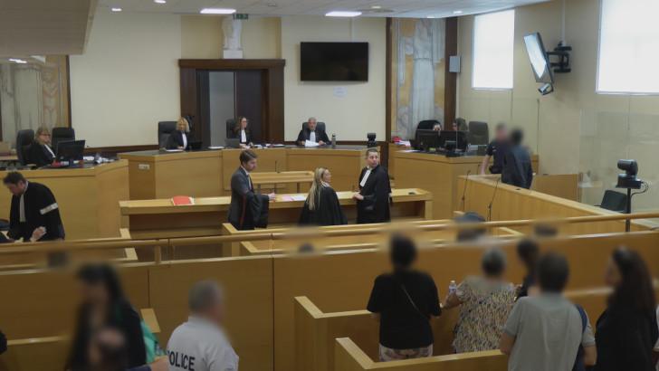 Capture d'écran de la salle du tribunal où se déroulent les comparutions immédiates